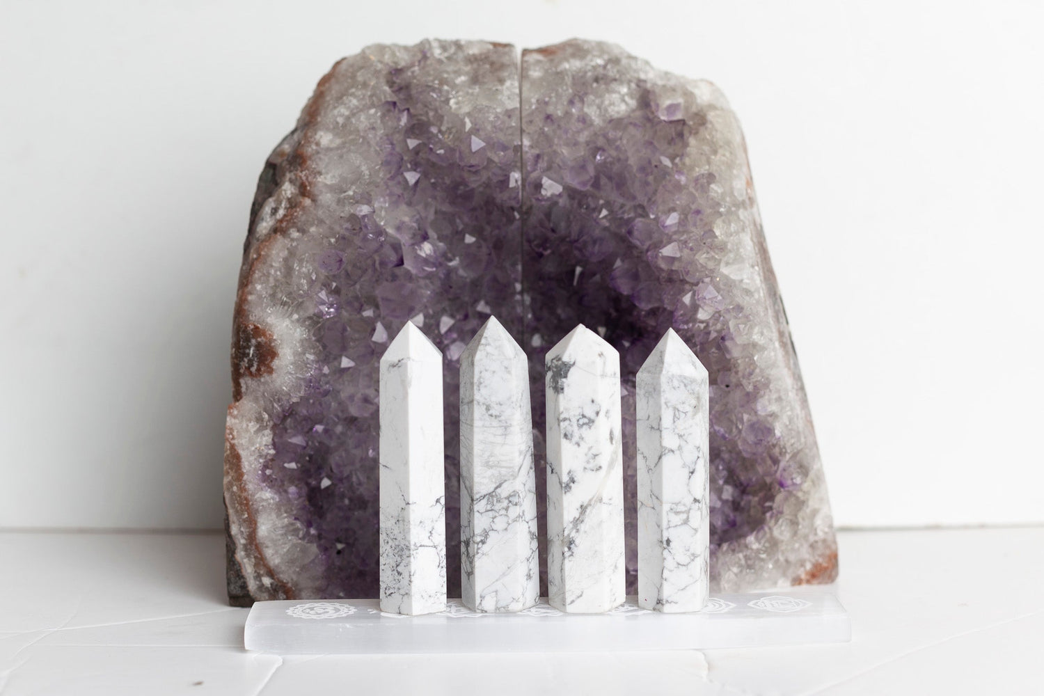 HOWLITE